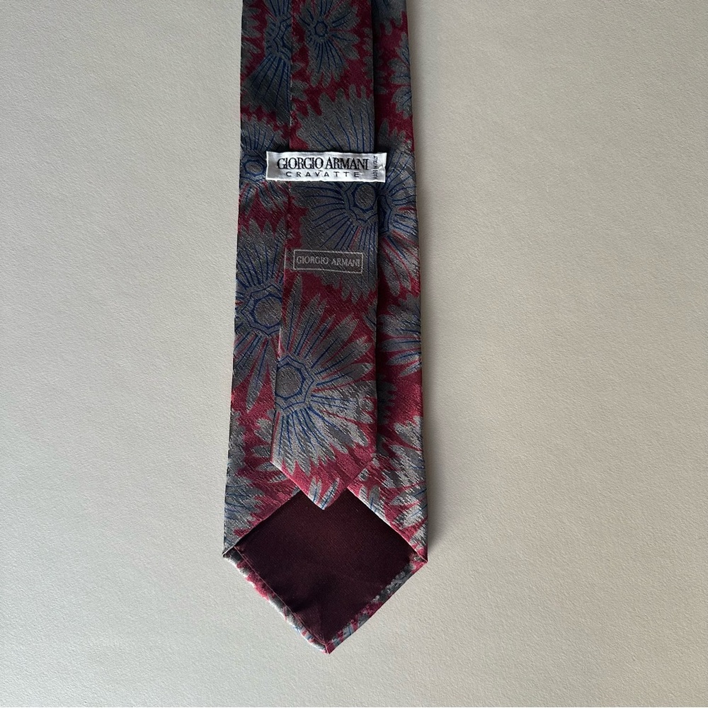 Giorgio Armani Men's Vintage Floral Printed 100% Silk Necktie Red, Silver, Blue